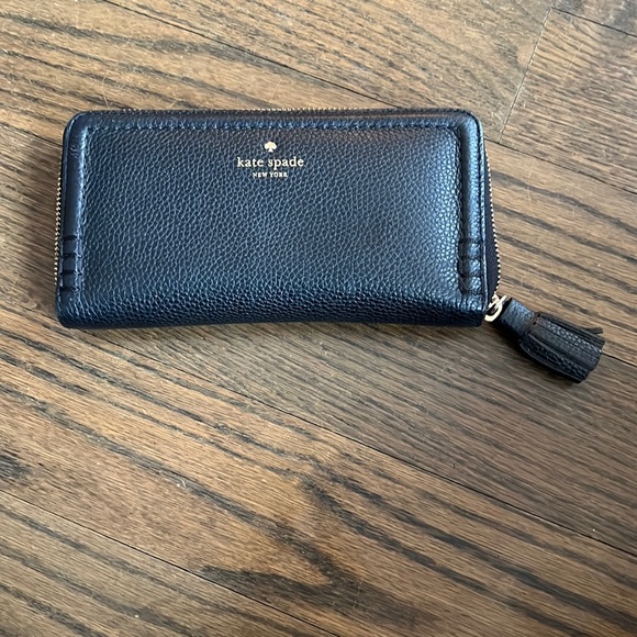 Kate Spade wallet - Picture 1 of 2